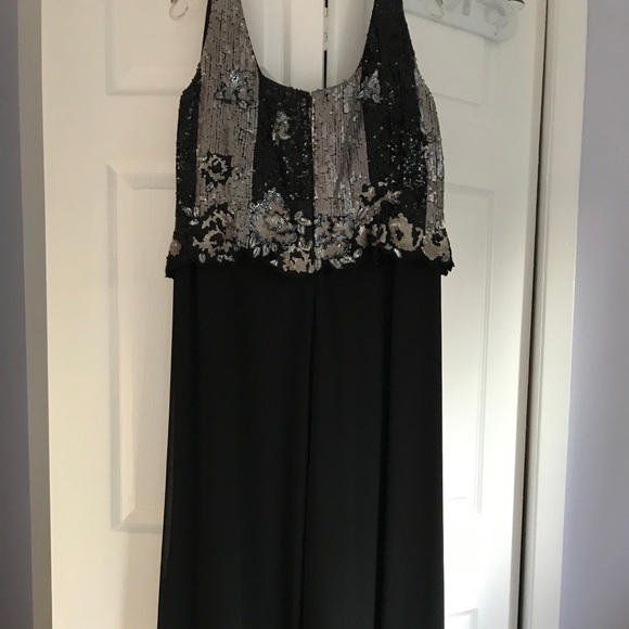 Beaded Gown size 18 - Picture 5 of 15